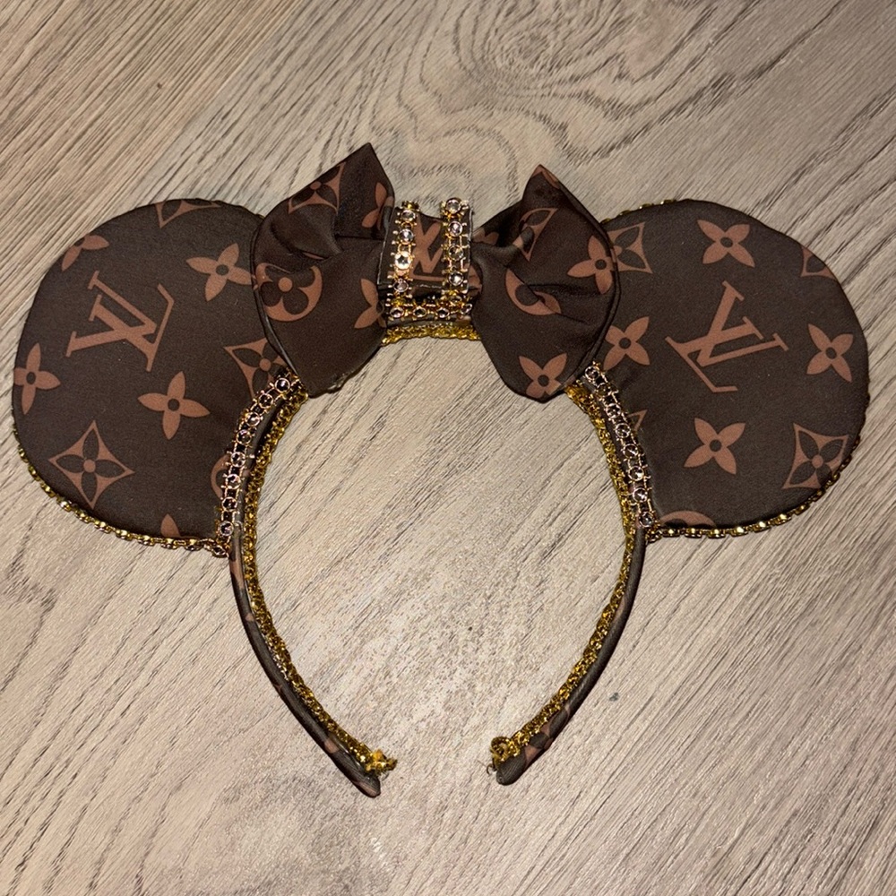 Lv pattern Mickey ears